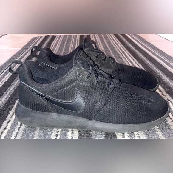 Nike | Shoes | Nike Black Youth Roshes | Poshmark
